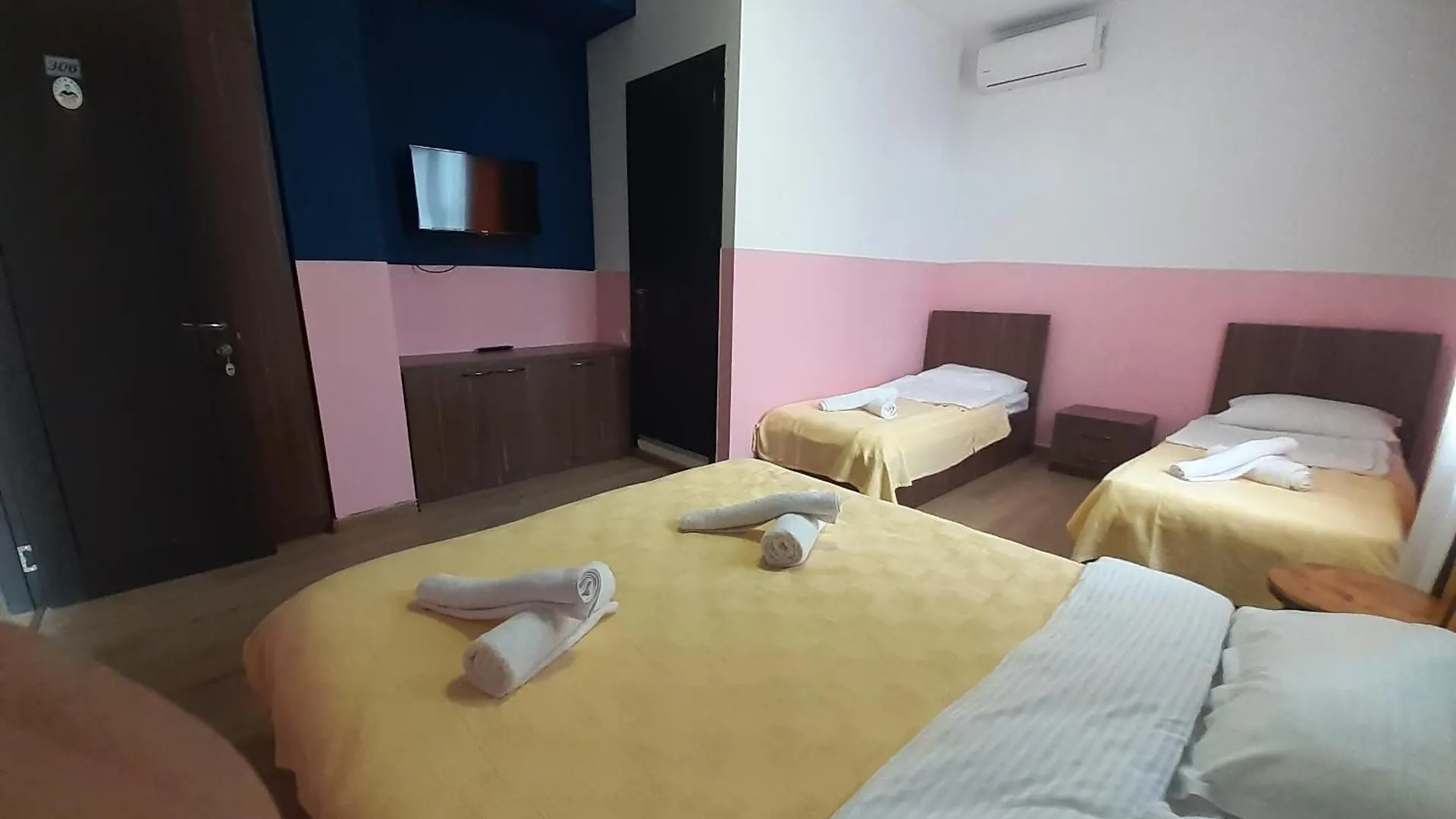 Allaturqa Hotel Hostel Batumi 0*,  Georgia